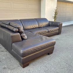 Beautiful Leather Brown sectional Couch In Good Condition - PICK UP ONLY
