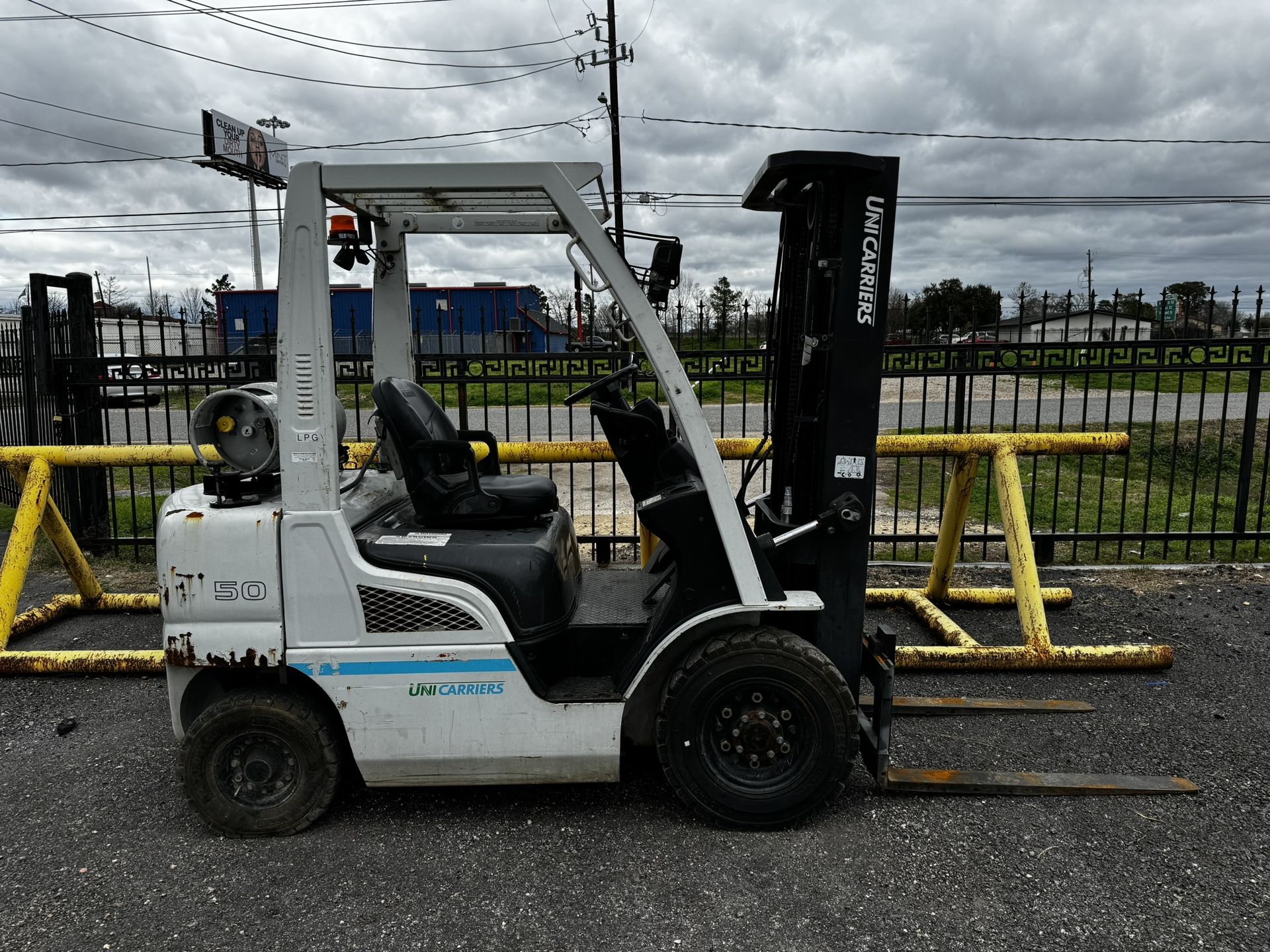 2016 Nissan MU1F2A25LV Forklift