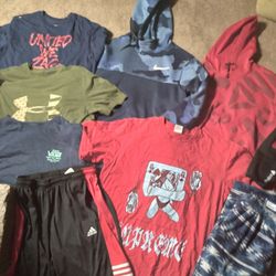 Mens 8 Piece Clothing Bundle Size Med,( Supreme, Nike, Reebok, Vans)