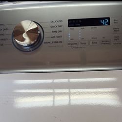 Samsung 7.4 Cu.Ft. Electric Dryer (Model: DVE50R5200W