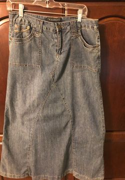 Denim skirt.