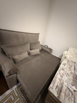 Loveseat 3 Queen Bed