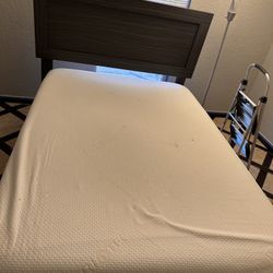 Full bed/ cama matrimonial