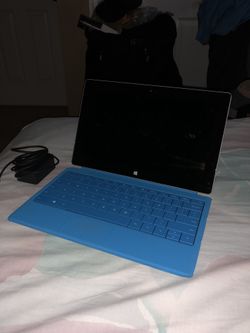 Surface RT 32GB w/charger and keyboard