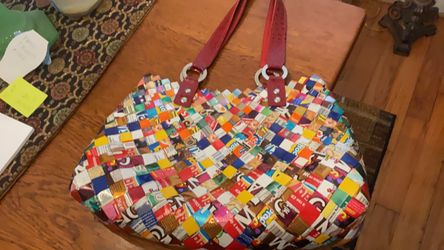 Wonderful gum wrapper purse, unique, good shape.