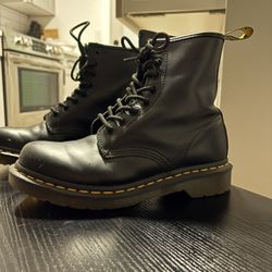 Dr. Martens 