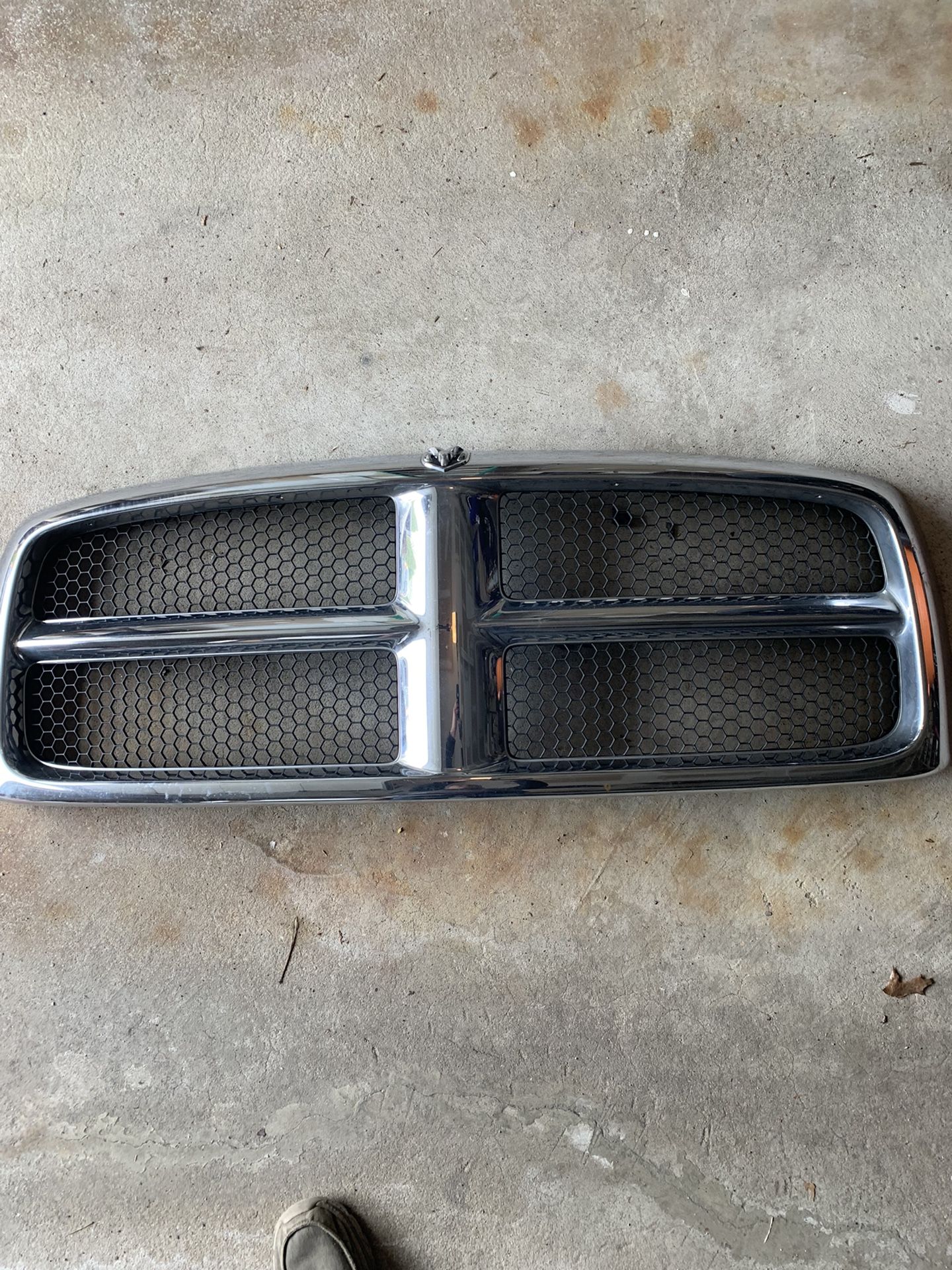 2004 2500 Dodge Grill