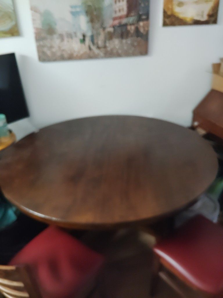 Nice Antique Round Table With Two Chairs