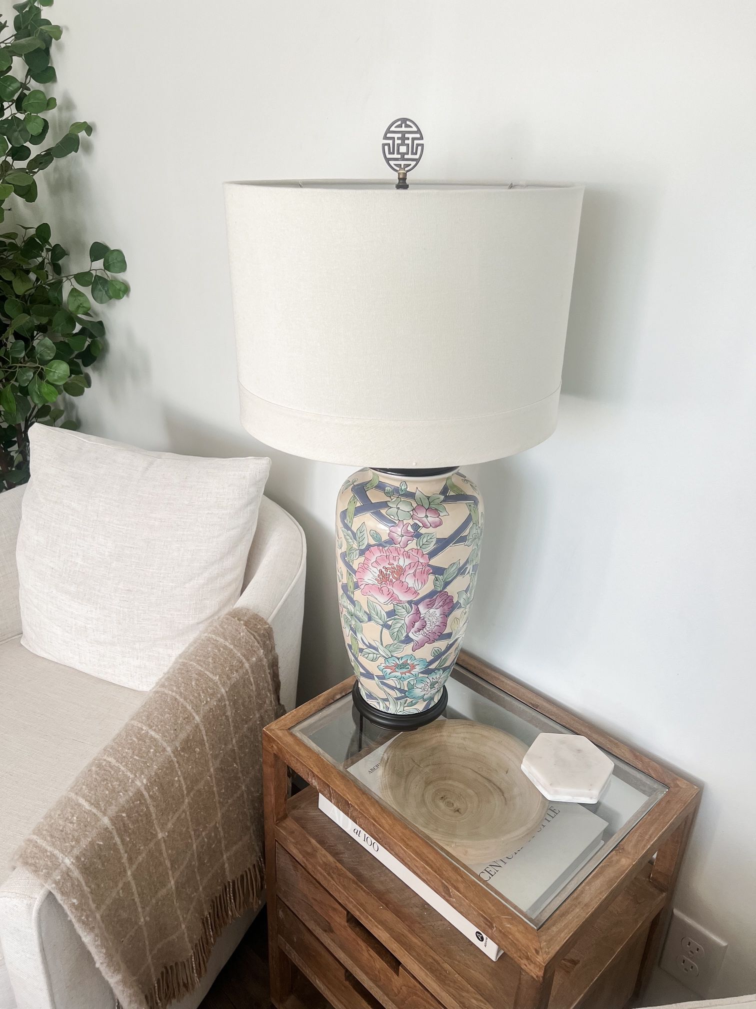 Vintage Chinoiserie Style Table Lamp with Floral Design