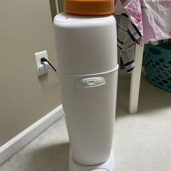 Diaper Pail With One Refill