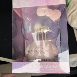 Hello Kitty Brush Holder 