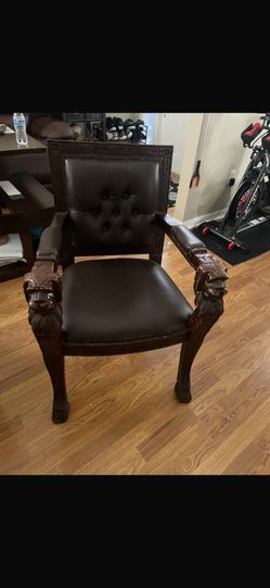 Week sale !!!!Mahogany Lion Head Classic Wooden Chair