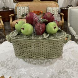 Beautiful Porcelain Apple Basket Cookie Jar.🌷