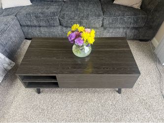 Lifting coffee table with storage