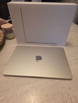 Apple MacBook Air Laptop with M2 chip (13.6-inch, 8GB RAM, 256GB SSD Storage) Starlight