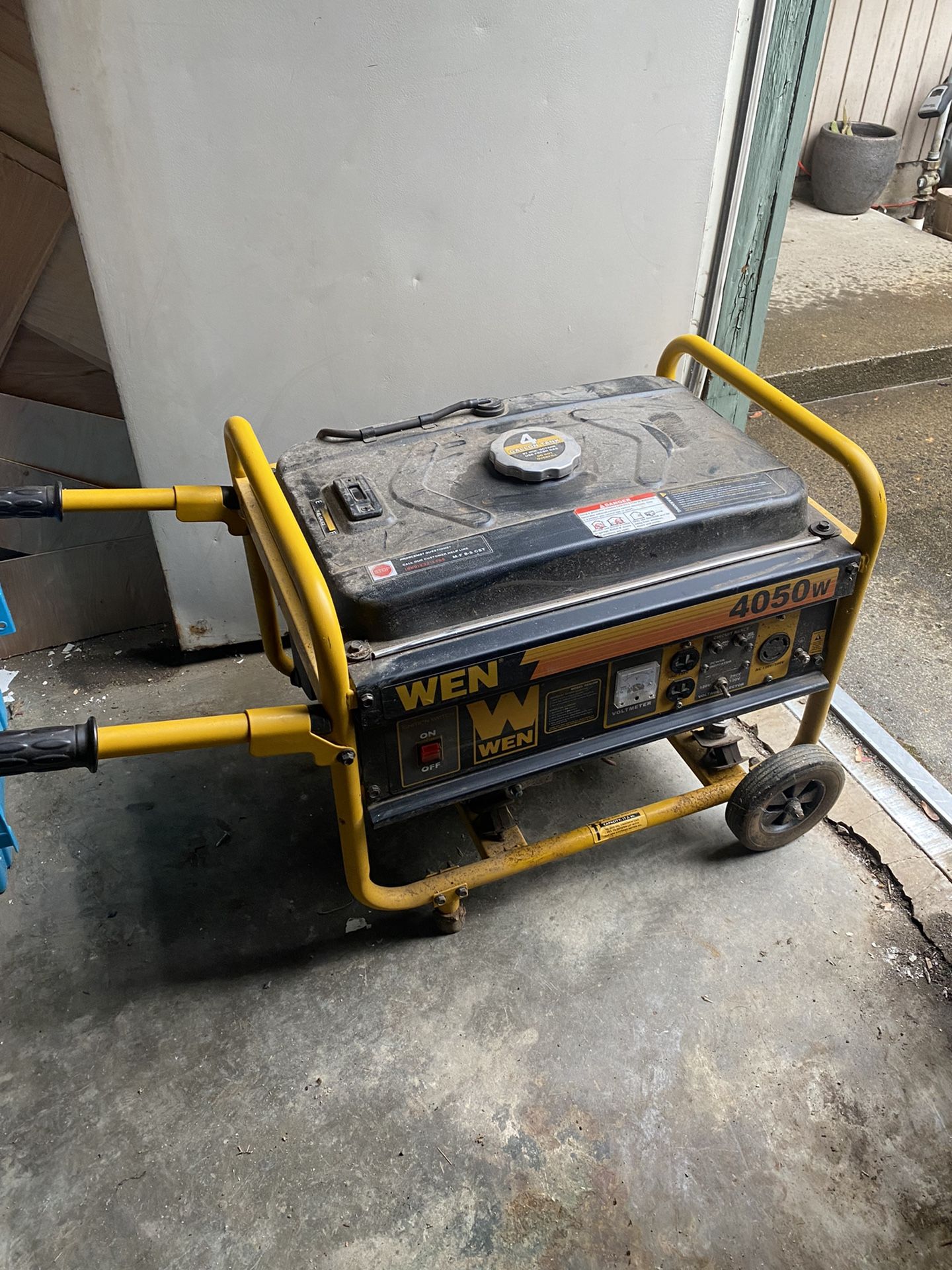 WEN 4050W Generator w/ 120 and 240 plugs.