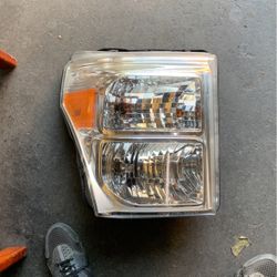 2011-2015 Ford F250 Right Headlight