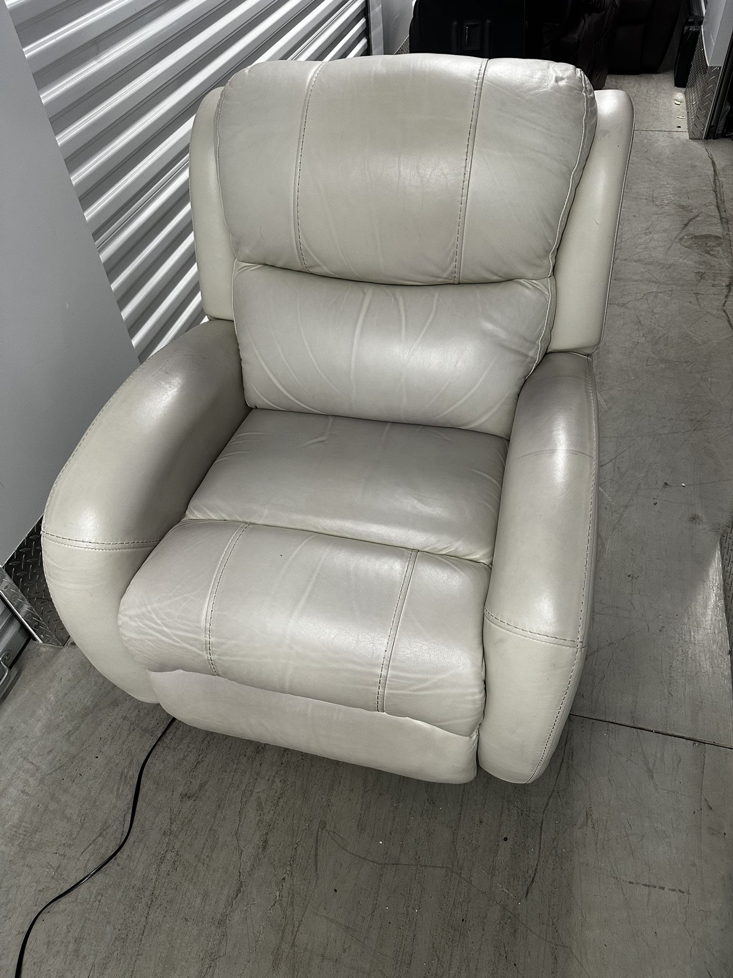 Automatic Recliner Has Brown Cover OFFERS WELCOME