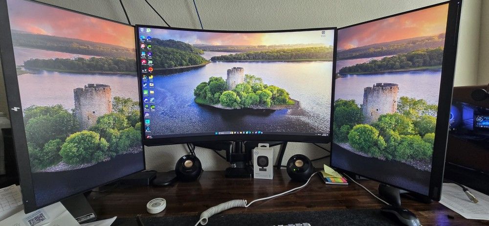 Triple Monitor Setup With Monitor Bracket Included