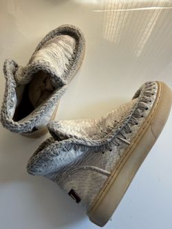 Kids shoes MOU made in Italy, size 33 . Brand new!