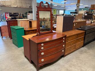 DIXIE FURNITURE Vintage Mahogany Finished 3 Drawer Dresser with Vanity Mirror