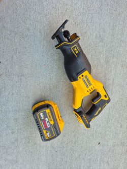FLEXVOLT 60-Volt MAX Li-Ion Cordless Brushless Reciprocating Saw with FLEXVOLT 20V/60V Battery Pack 9.0 Ah (