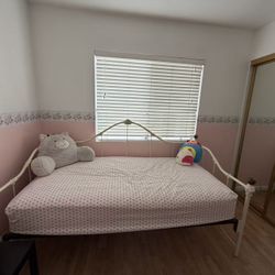 Day Bed With Mattress 