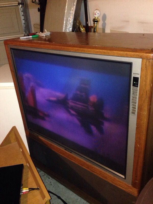 Magnavox 46in Tv in good condition Big Screen TV