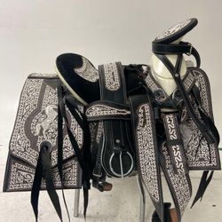 Montura charra bordada con cantinas Cuadradas