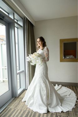 White Lace Long Sleeve Wedding Gown