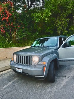 2012 Jeep Liberty SUV – Gray