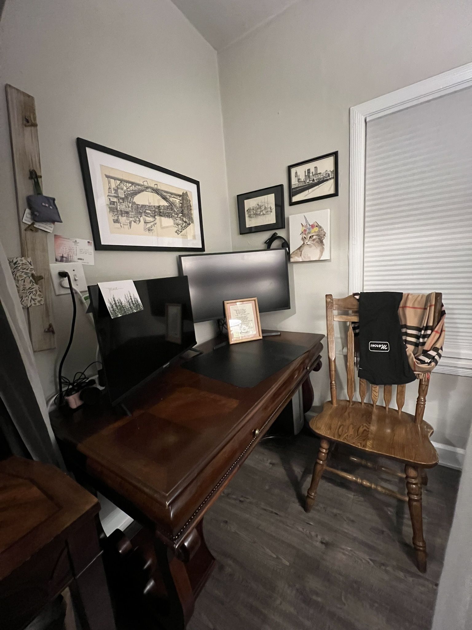$85 - Office Desk (Ashley Furniture) - Loved This Desk!