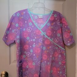 **WOMEN'S SCRUB TOP**