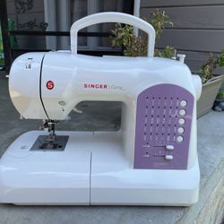 Singer Curvy Sewing Machine 