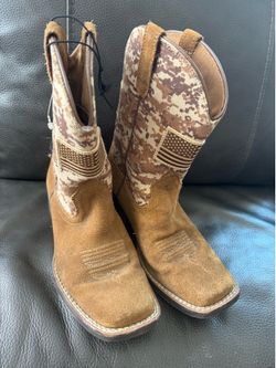 Ariat girl boots size 3