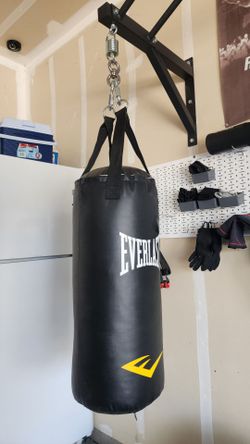 Punching bag Everlast gloves included