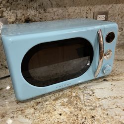 Galanz 0.7 cu. ft. Retro Countertop Microwave Oven-Blue 