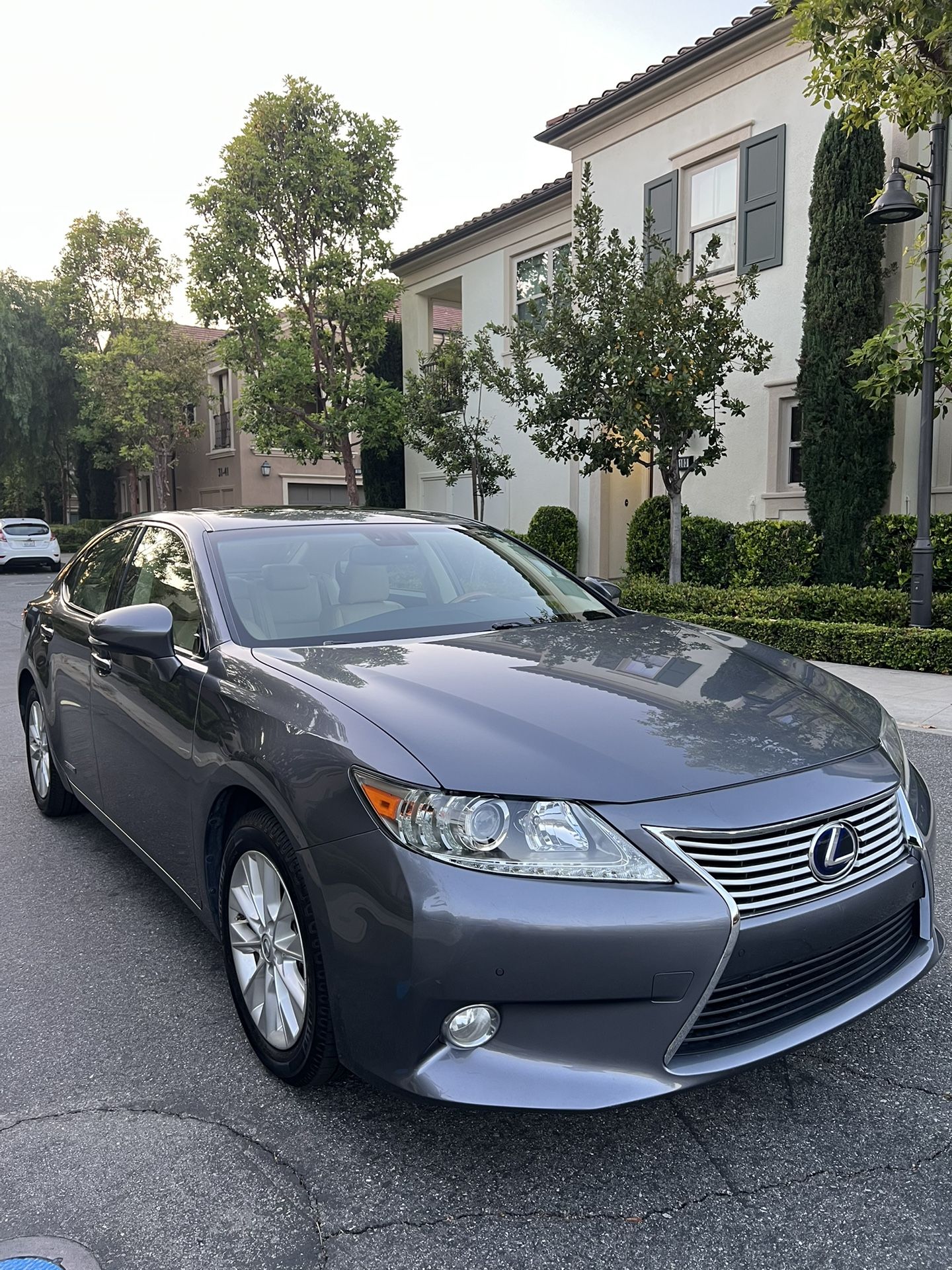 2013 Lexus ES 300h