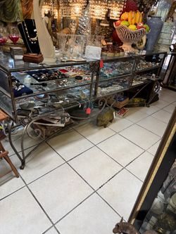 Free display case