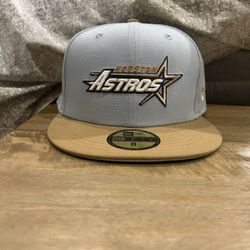 Size 8 New Era Houston Astros Fitted Hat G - Brand new - Retails For $45!