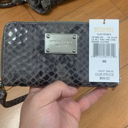 Michael Kors Wallet/phone Holder