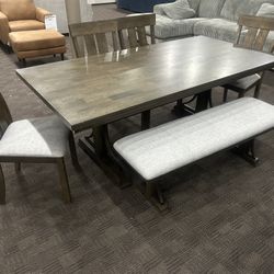 Gorgeous Oak Wood Table Set 