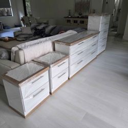 Dresser , Chest And 2 Nightstands - Cómoda , Gavetero Y 2 Mesitas De Noche 