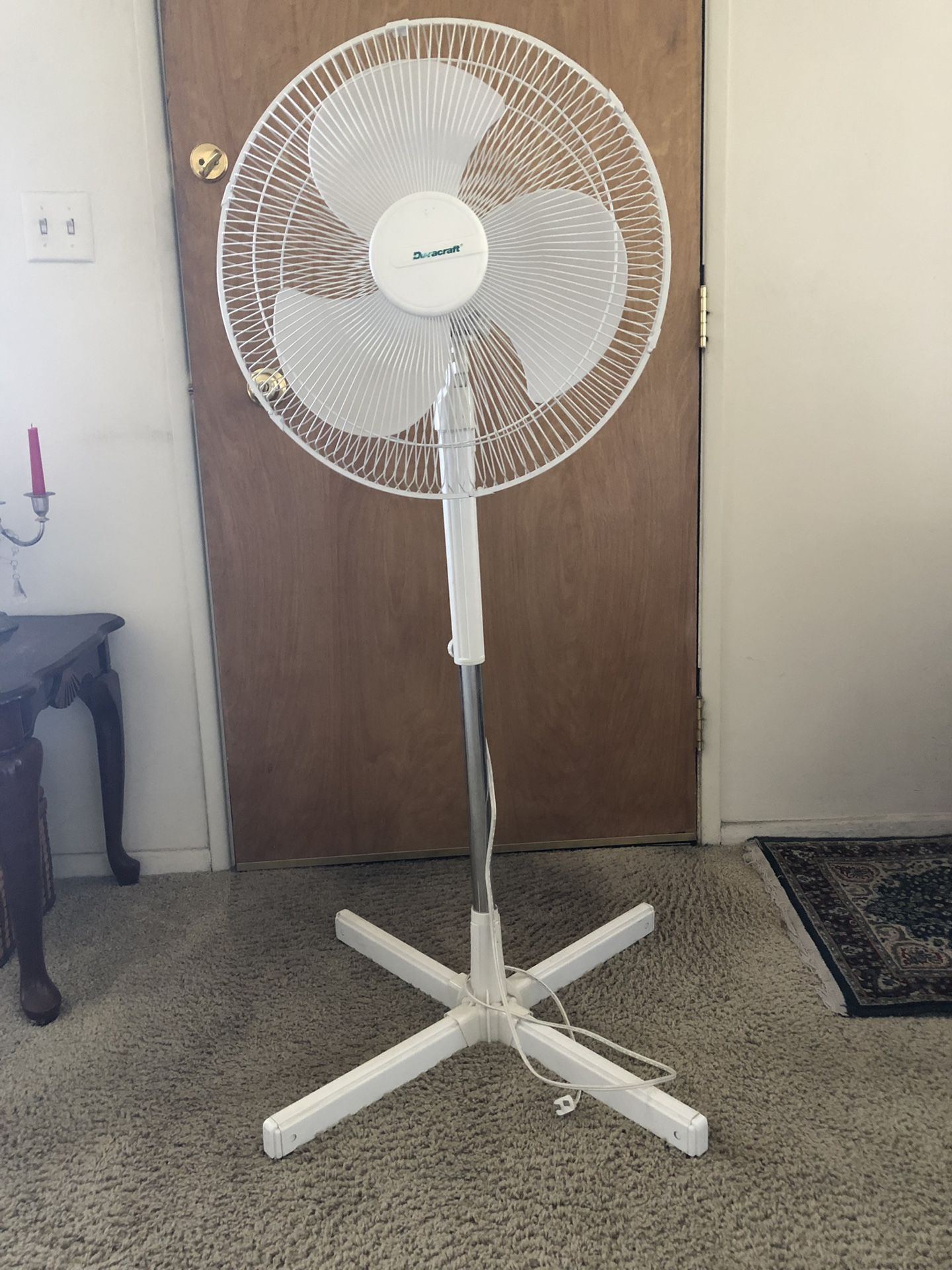 Duracraft 3-speed adjustable portable pedestal oscillating fan