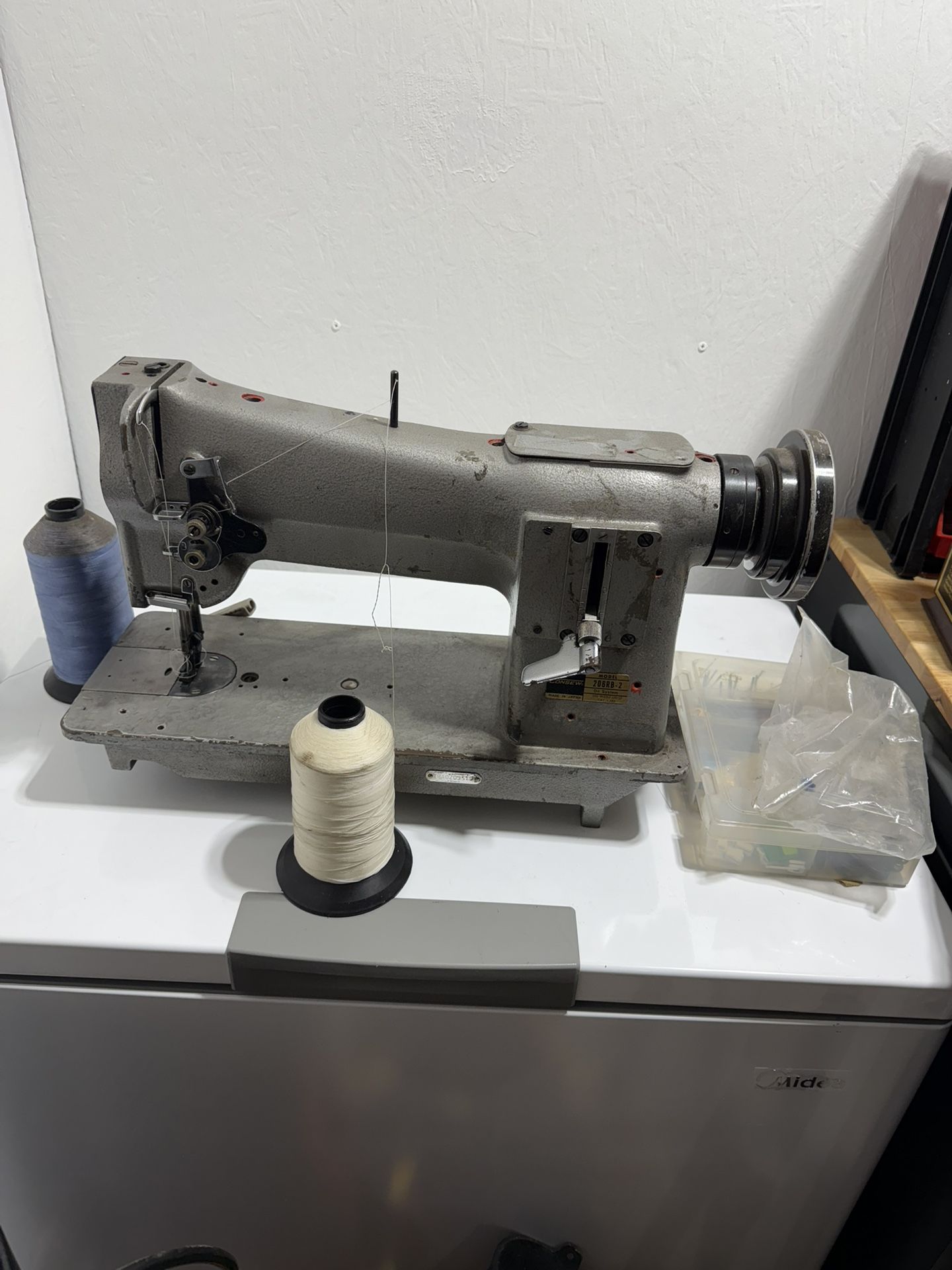 Consew 206RB-2 Industrial walking foot Sewing Machine