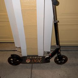 Robust 200 Scooter 