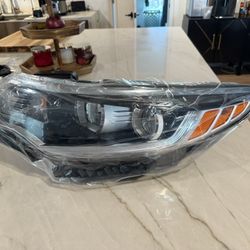 16-18 Kia Optima Driver Headlight 