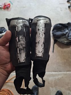 Nike soccer shin guards youth M