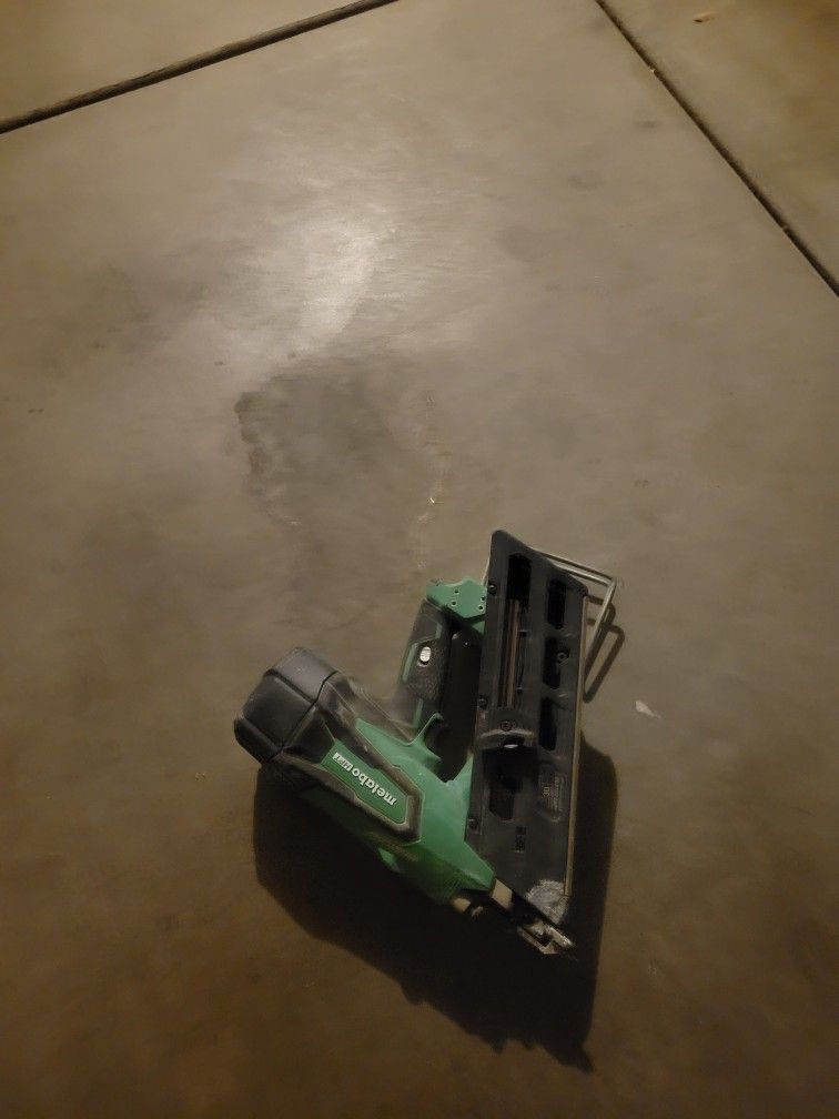 pistola de clavos metabo es para clavos de 30 grados