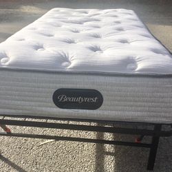 ****Twin Platform Bed With Mattress ****